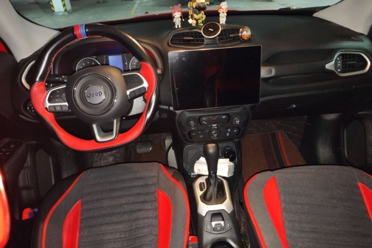 Used  Renegade 2019 220T Automatic Leading Edition
