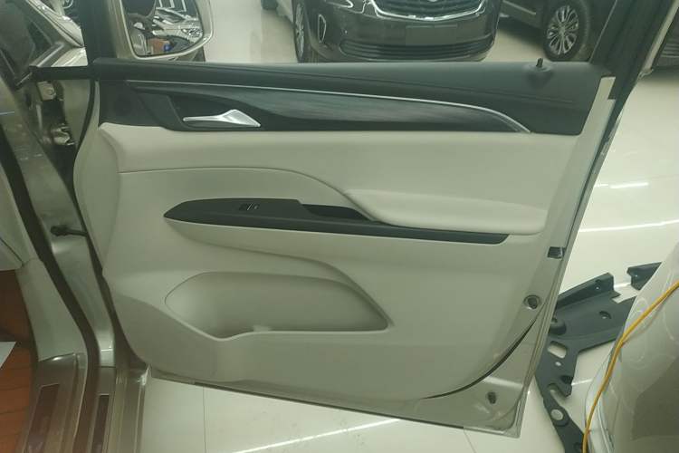 Used Buick GL8 2023 ES Lu Zun Comfort Model
