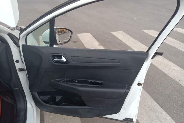 Used Citroen C4 Sega 2018 1.6L Manual Luxury Model
