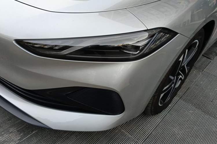 Used Roewe D7 2023 DMH 125km Superior Edition
