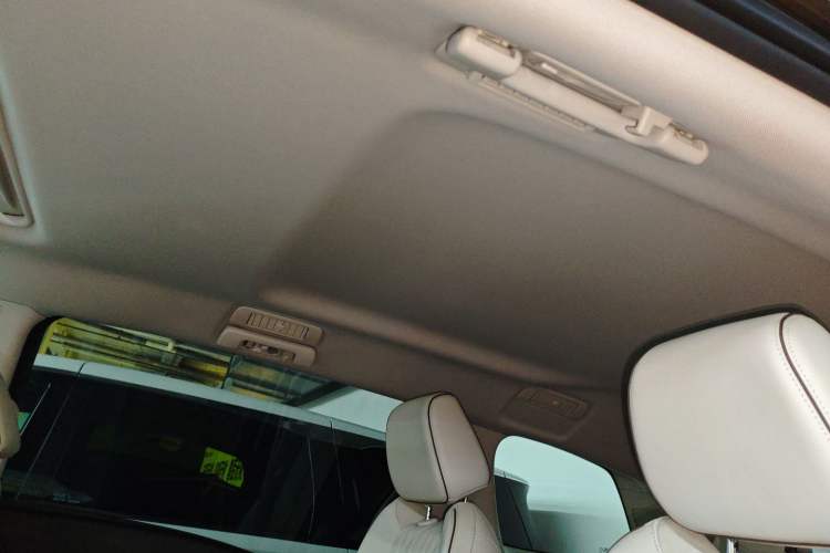 Used Buick GL8 2023 Land Executive Class 652T Luxury Model
