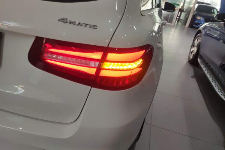 Used Mercedes-Benz GLC 2018 GLC 260 4MATIC Luxury Model