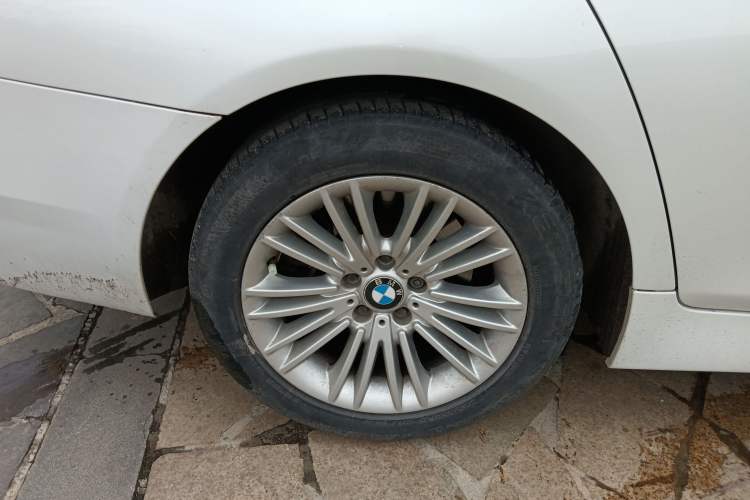 Used BMW 5 Series 2014 525Li Leading Model
