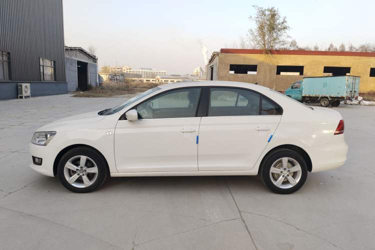 Used Volkswagen Santana 2015 1.6L Manual Comfort Edition
