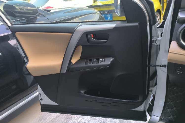 Used Toyota RAV4 2016 2.0L CVT Two-Wheel Drive Urban Edition China V Standard
