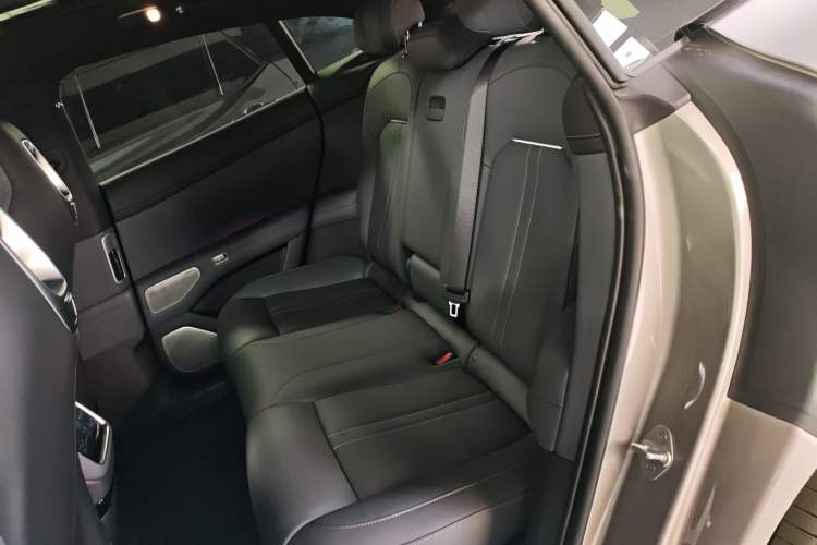 Used  YU7 2025 Ultra-Long Range All-Wheel Drive Pro Version
