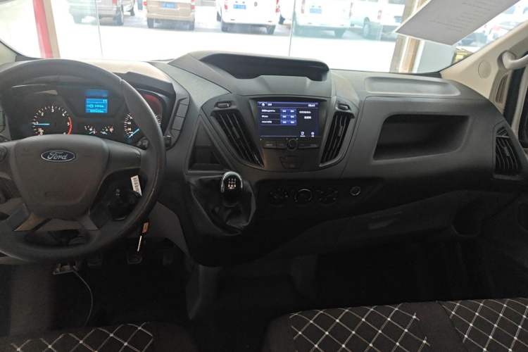 Used Ford Transit 2019 2.0T Diesel Multi-Purpose Commercial Vehicle Short Wheelbase Low Roof 6-Seater China VI Standard