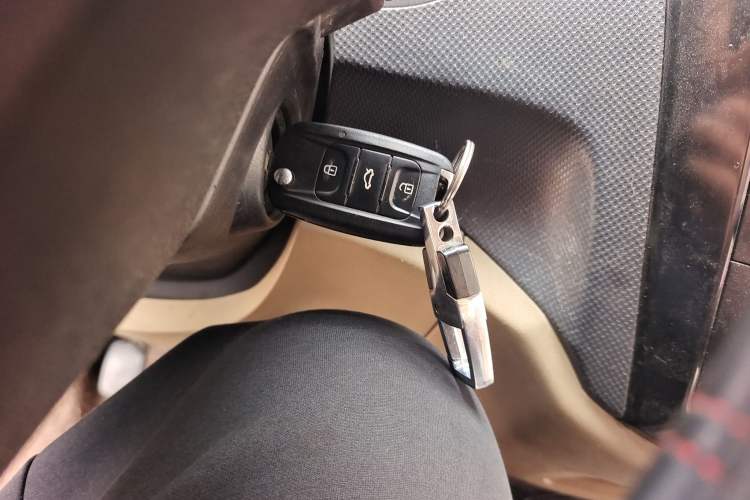 Used Wuling Hongguang 2013 1.5L Luxury Model
