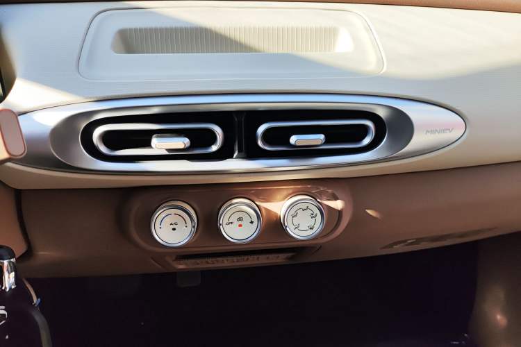 Used Wuling Hongguang MINIEV 2025 Four-Door Version Advanced Edition
