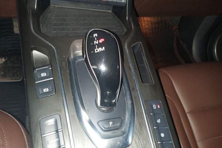 Used Wey VV5 2019 1.5T Two-Wheel Drive Color Pioneer
