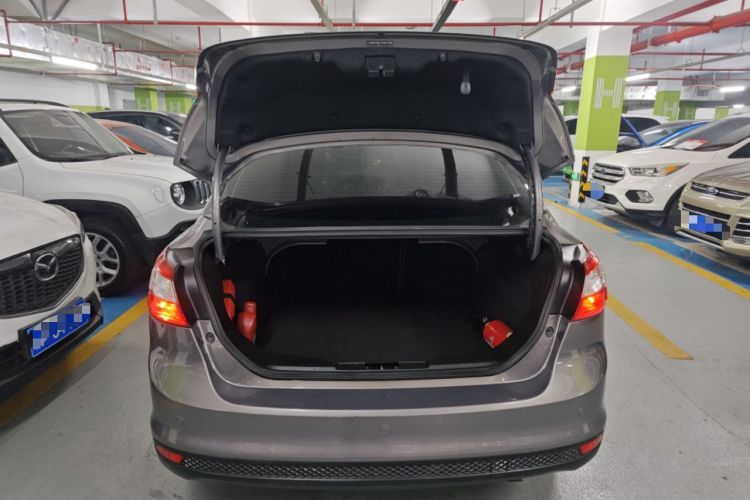 Used Ford Focus 2012 Sedan 1.6L Automatic Fashion Edition
