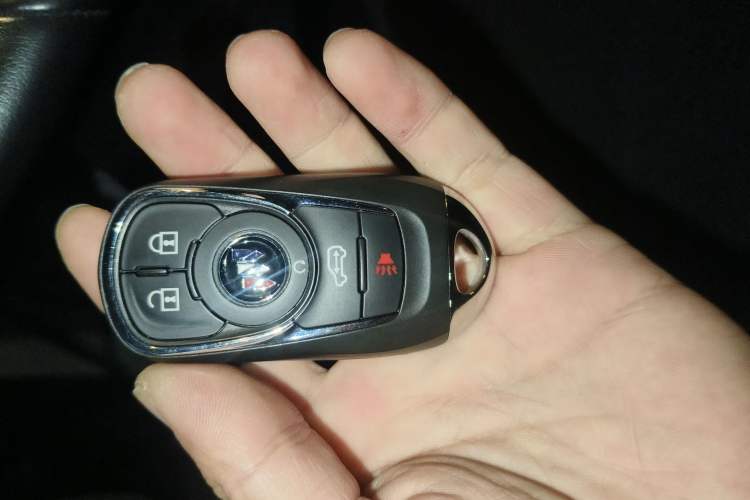 Used Buick GL8 2023 Facelifted Land Cruiser Executive Luxury Version
