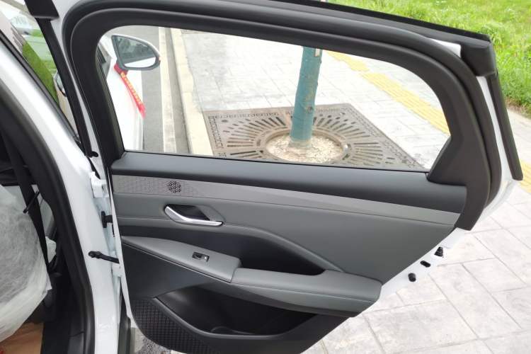 Used BYD Qin PLUS 2025 DM-i Smart Drive 55KM Leading Model
