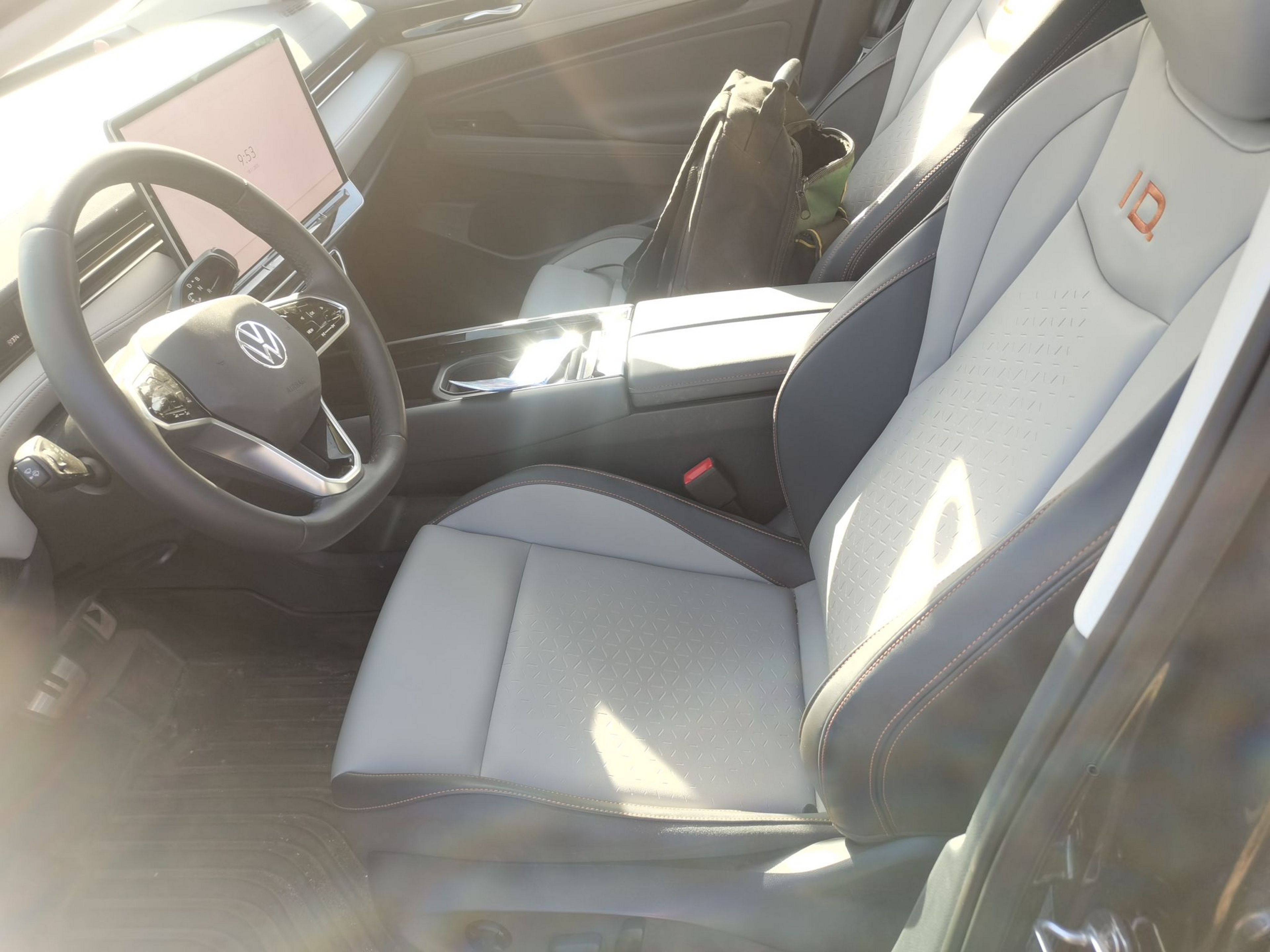 Переднее сиденье в автомобиле