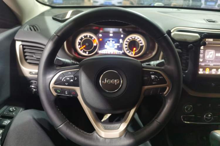 Used  Cherokee 2016 2.0L Superior Edition
