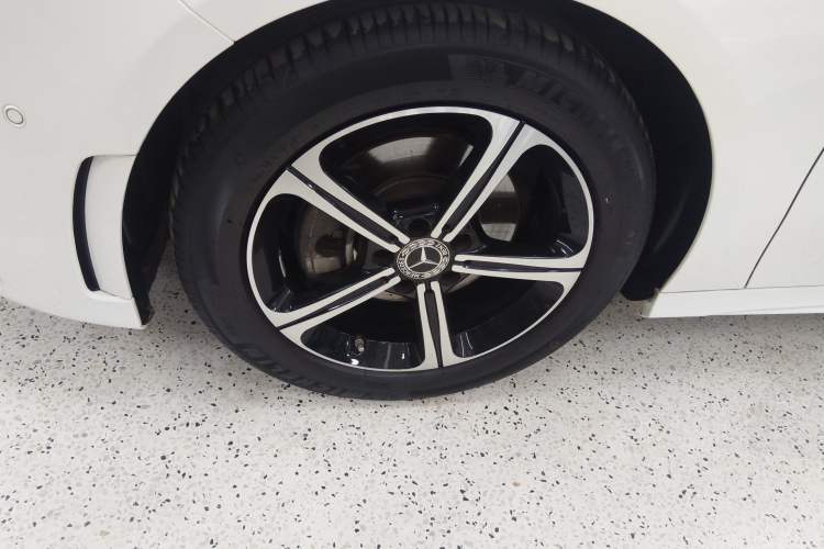 Used Mercedes-Benz A-Class 2022 Revised Version A 200 L Sport Sedan Fashionable Style
