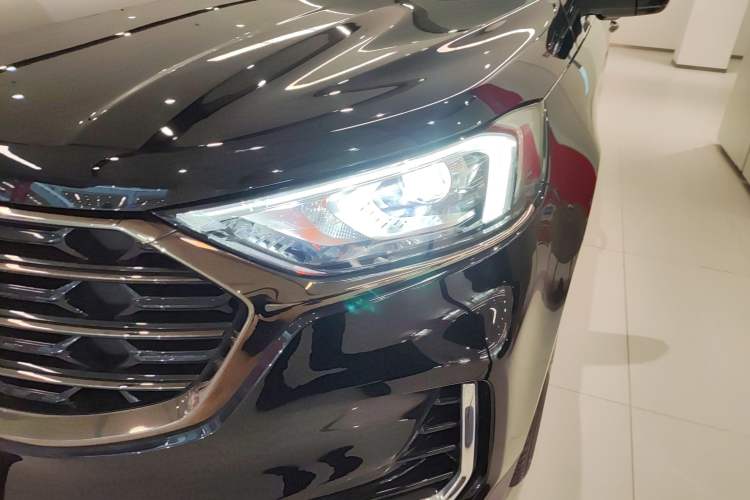 Used Ford Edge 2021 PLUS EcoBoost 245 Two-Wheel-Drive Platinum Edition 5 Seats
