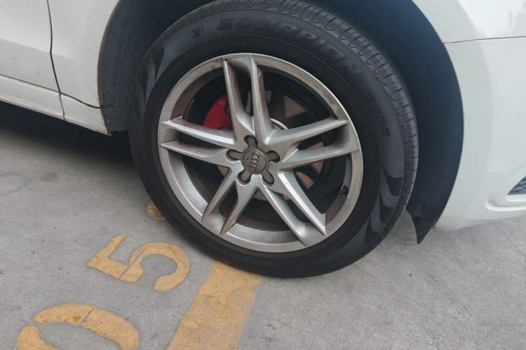 Used Audi Q5 2018 Collector's Edition 40 TFSI Technology Model
