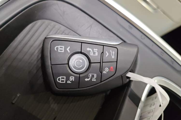 Used Buick Century 2025 2.0T Seven-Seater Yinshi Edition
