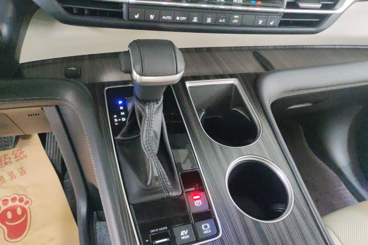 Used Toyota Sienna 2024 2.5L Hybrid Luxury Edition
