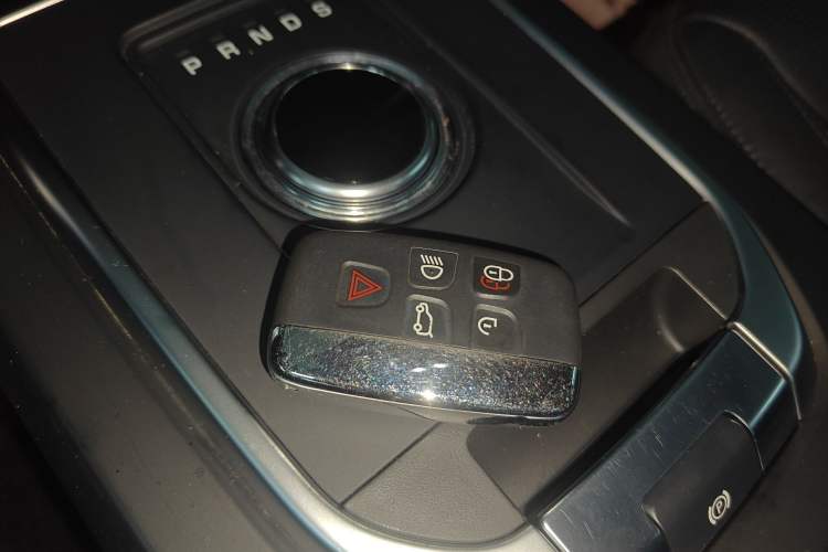 Used Land Rover Discovery Sport 2019 240 PS SE Version China VI Standard
