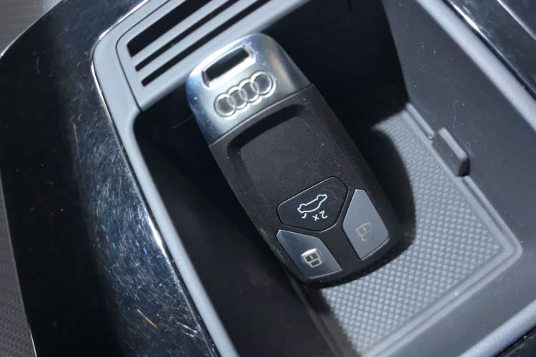 Used Audi Q5L 2023 40T Luxury Dynamic Model
