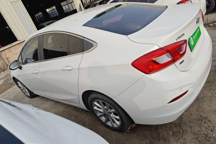 Used Chevrolet Cruze 2018 320 Automatic Pioneer Sunroof Edition

