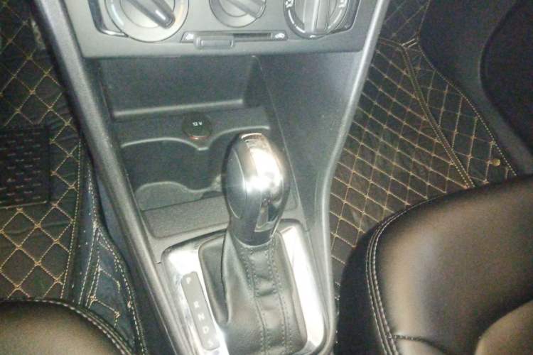 Used Volkswagen Jetta 2015 1.6L Automatic Fashion Model