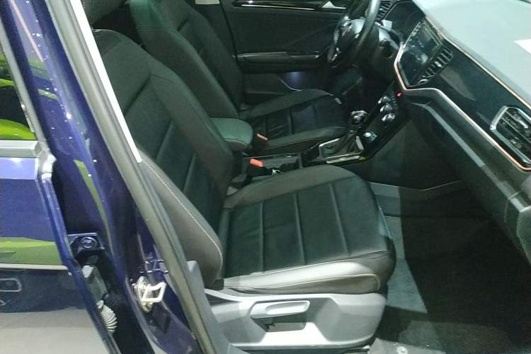 Used Volkswagen T-ROC 2018 280TSI DSG Two-Wheel-Drive Comfort Version China V Standard
