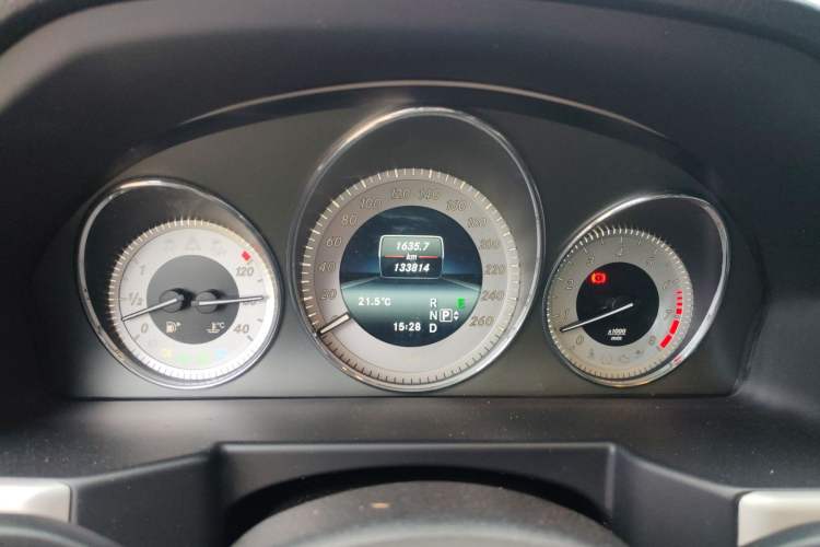 Used Mercedes-Benz GLK-Class 2013 GLK 300 4MATIC Dynamic Sunroof Model