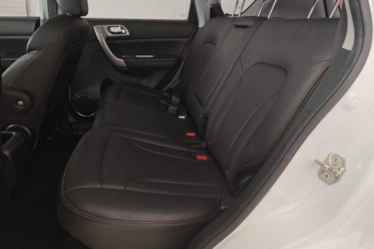 Used Haval H6 2015 Upgraded Model 1.5T Manual Two-Wheel Drive Elite Version
