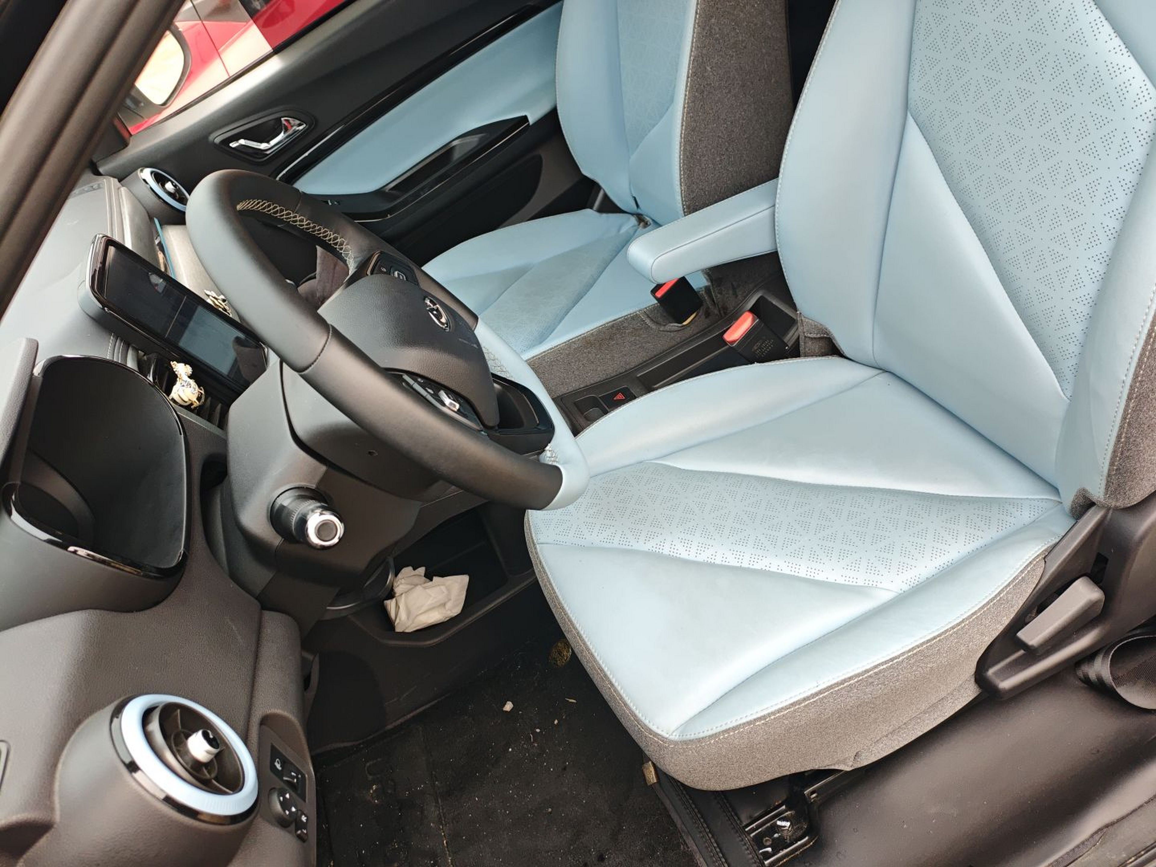 Переднее сиденье в автомобиле