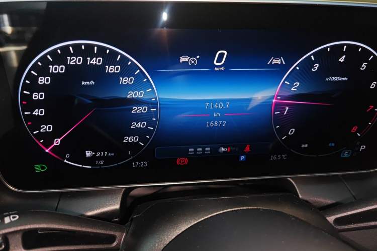 Used Mercedes-Benz GLC 2025 GLC 300 L 4MATIC Dynamic Model 5 Seats