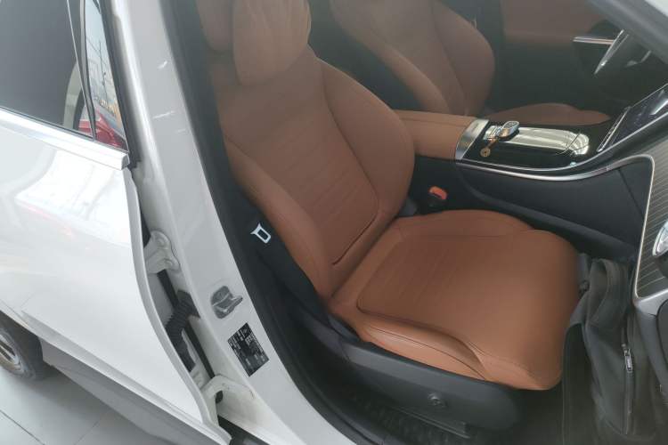 Used Mercedes-Benz GLC 2023 Facelift GLC 260 L 4MATIC Luxury Version 5 Seats