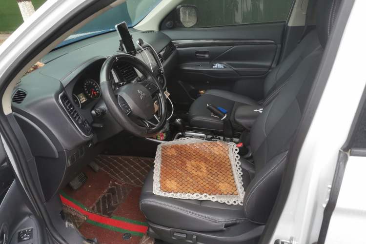 Used Mitsubishi Outlander 2018 2.0L Two-Wheel Drive Glory Edition 5 Seats