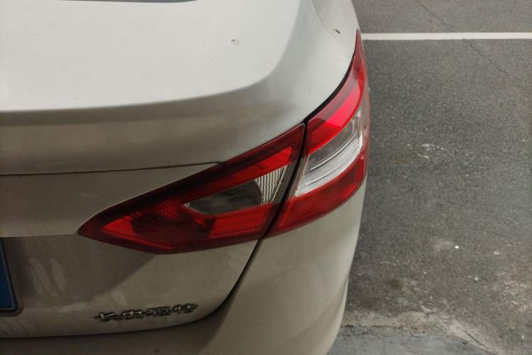 Used Ford Focus 2012 Sedan 1.6L Automatic Fashion Edition
