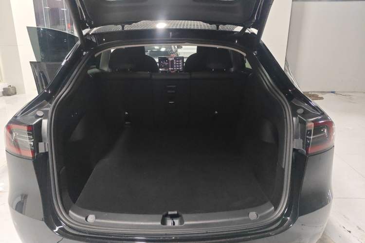 Used Tesla Model Y 2023 Rear-Wheel-Drive Version
