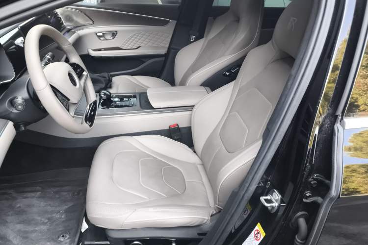 Used BYD Han 2024 EV Glory Edition 610 km All-Wheel Drive "Tian Shen Zhi Jia" Intelligent Driving Model
