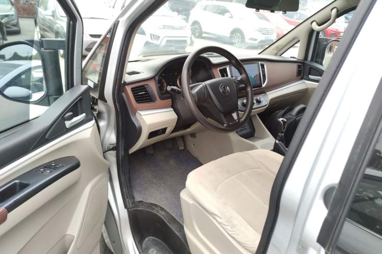 Used FORTHING Lingzhi 2019 Facelifted M5L 1.6L 7-Seater Base Model China VI Standard