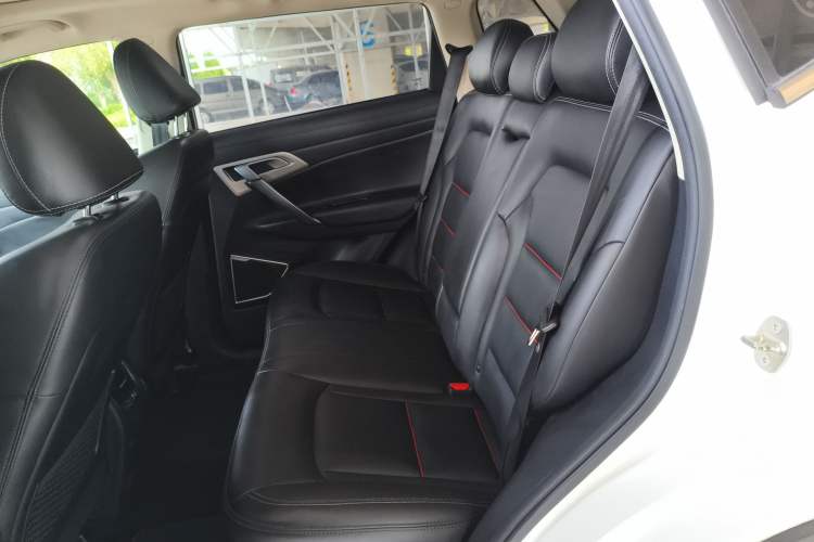 Used Geely Auto Emgrand X7 Sport 2020 1.8TD DCT Two-Wheel Drive Smart Connect 4G-Enabled Version
