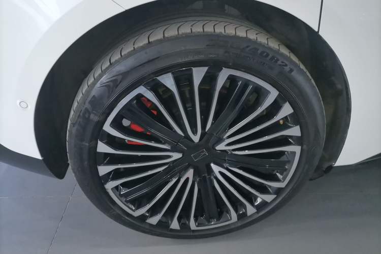 Used  12 2025 Ultra Extended-Range Edition
