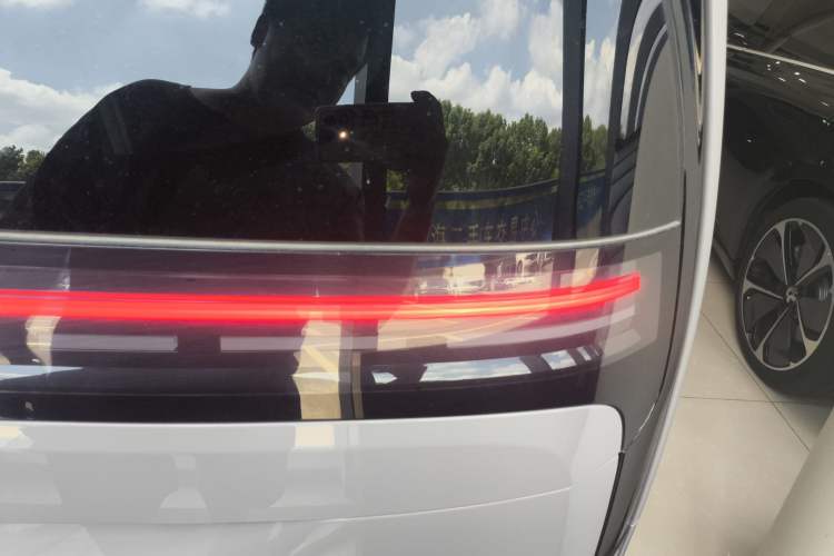 Used Li Auto MEGA 2024 Ultra Model
