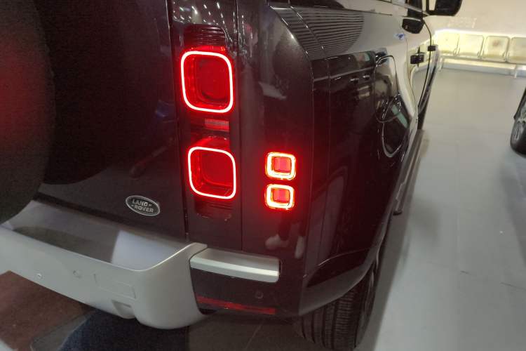 Used Land Rover Defender 2024 110 3.0T P400 X-DYNAMIC HSE
