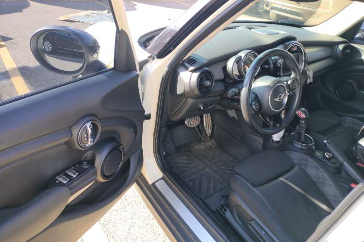 Used  MINI 2016 1.5T COOPER Five-Door Edition
