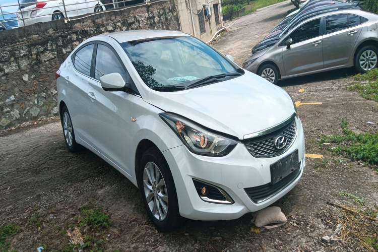 Used Hyundai Elantra 2016 1.6L Automatic Smart Version
