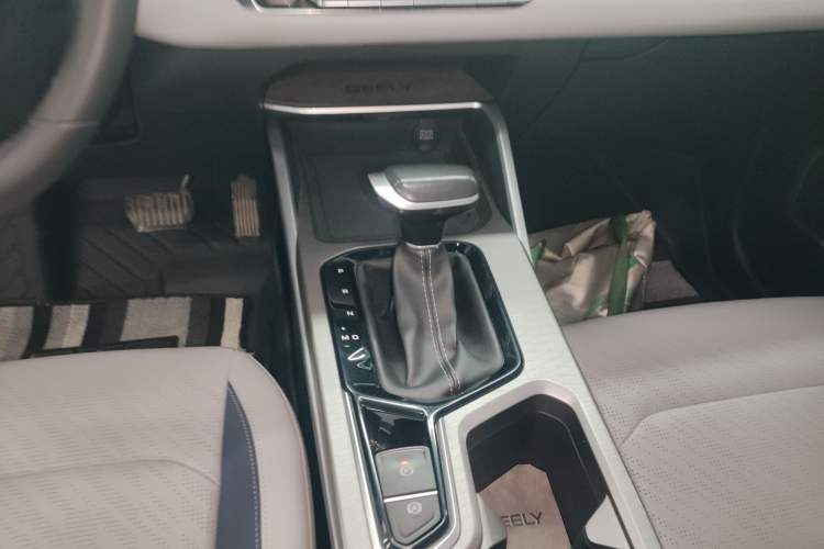 Used Geely Auto Emgrand 2022 4th Generation 1.5L CVT Flagship Model
