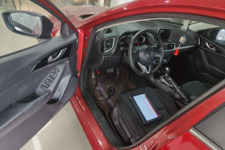 Used Mazda Mazda 3 Axela 2016 Sedan 1.5L Automatic Luxury Model
