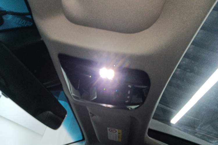 Used Toyota Venza 2023 2.0L CVT Two-Wheel Drive Luxury Edition