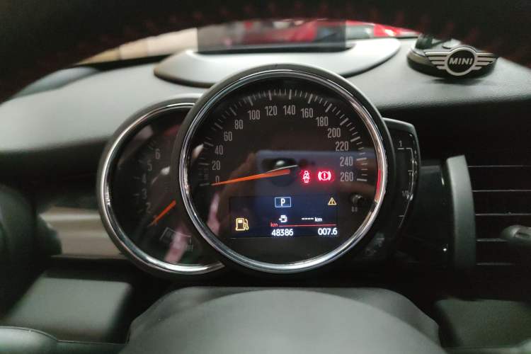 Used  MINI 2018 1.5T COOPER Racing Edition Five-Door Version
