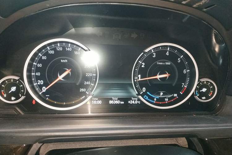 Used BMW 5 Series 2014 528Li Leading Model
